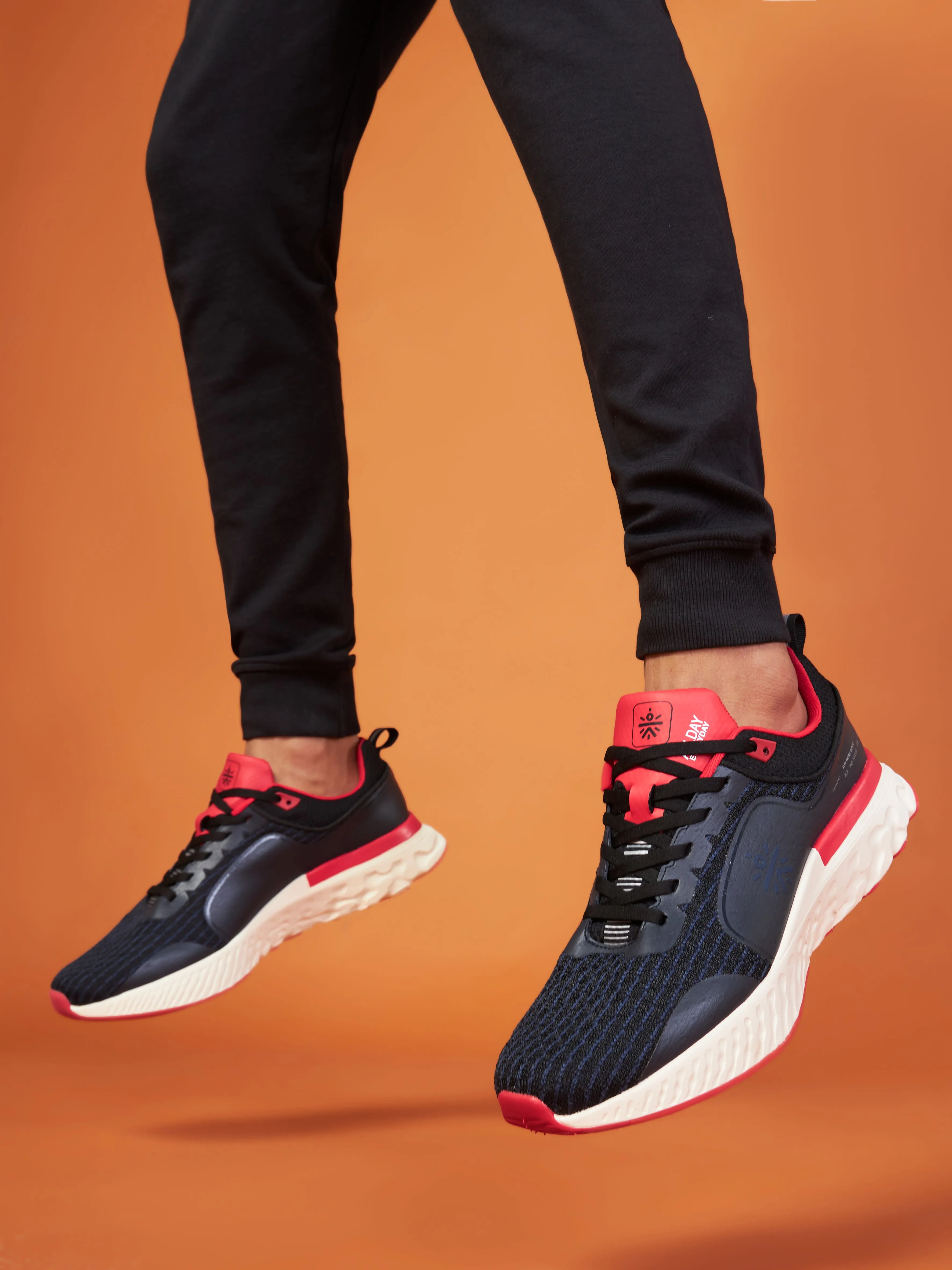 Versa Maze Men Running Shoes - Charcoal/Red