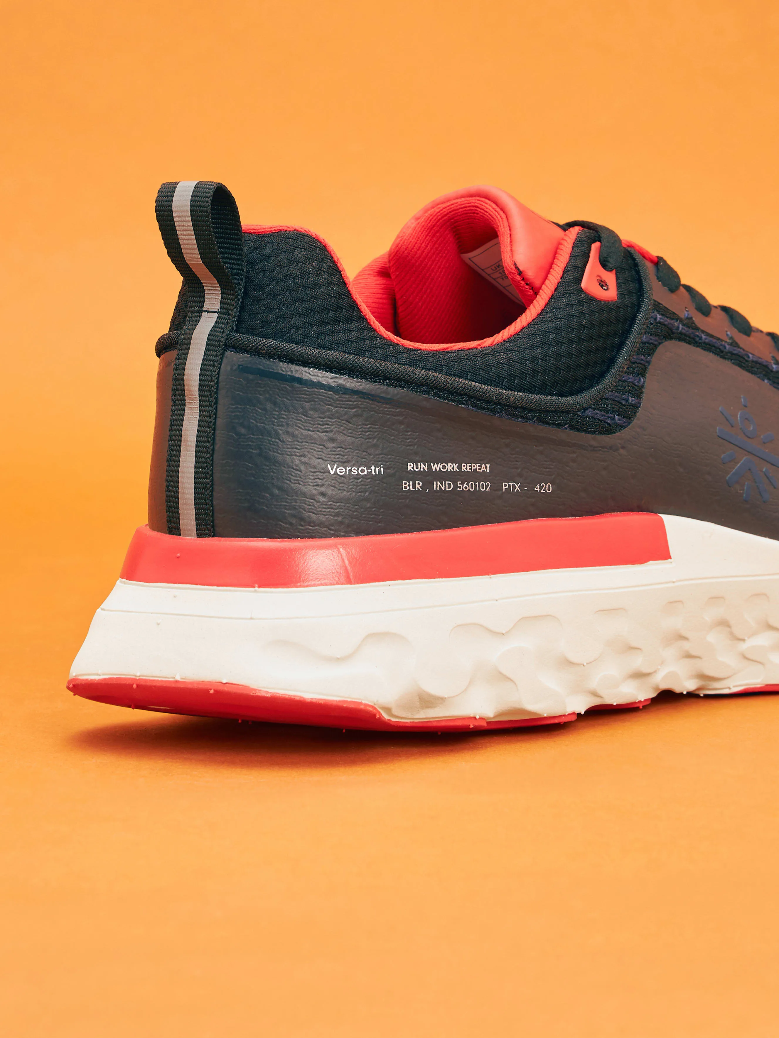 Versa Maze Men Running Shoes - Charcoal/Red