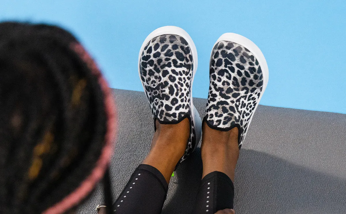 Women's OOmg eeZee Low Shoe - White Gray Cheetah (SALE)