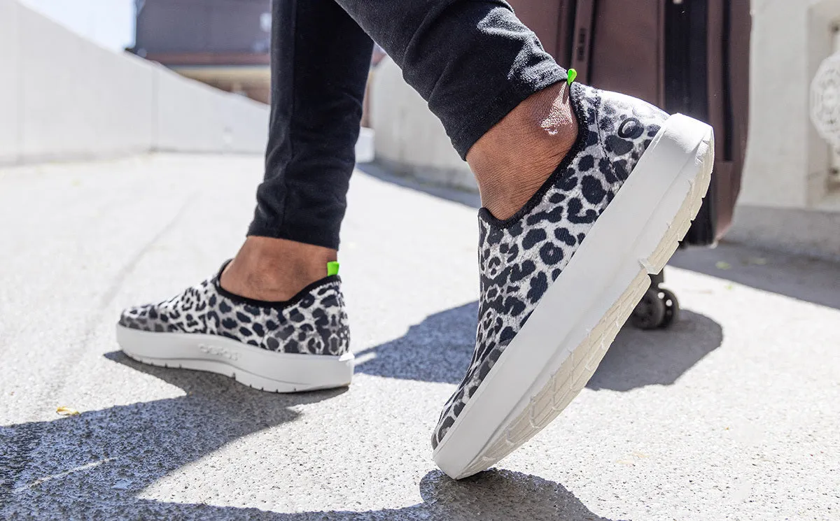Women's OOmg eeZee Low Shoe - White Gray Cheetah (SALE)
